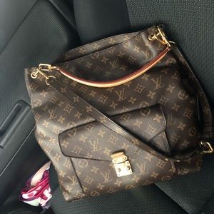 100% authentic louis vuitton metis hobo RARE!
